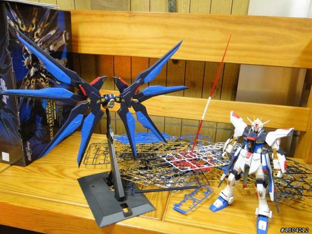 PG Strike Freedom 攻擊自由鋼彈 開箱+素組
