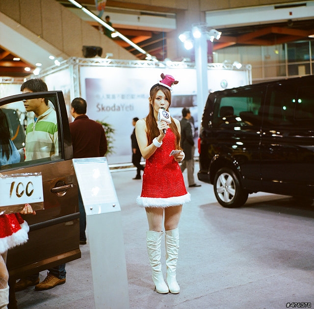 用 Rolleiflex 2.8F 拍Show Girl - 2010台北新車大展