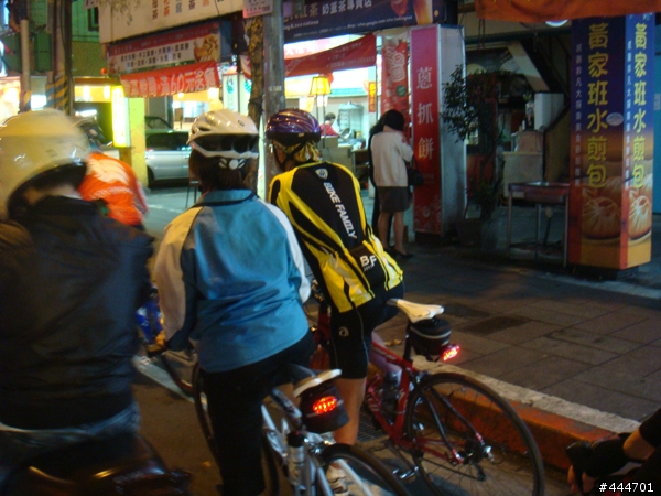 ★【汐止暗光鳥夜騎】★12/1(三)[更新照片] 中社 / 劍中劍夜騎 (提供公路車試騎)