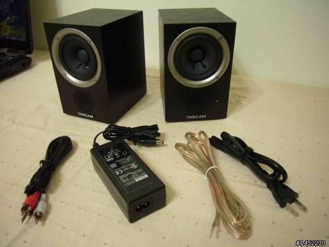 (不專業開箱)聖誕兼跨民國100年禮物..Tascam VL-M3 小喇叭
