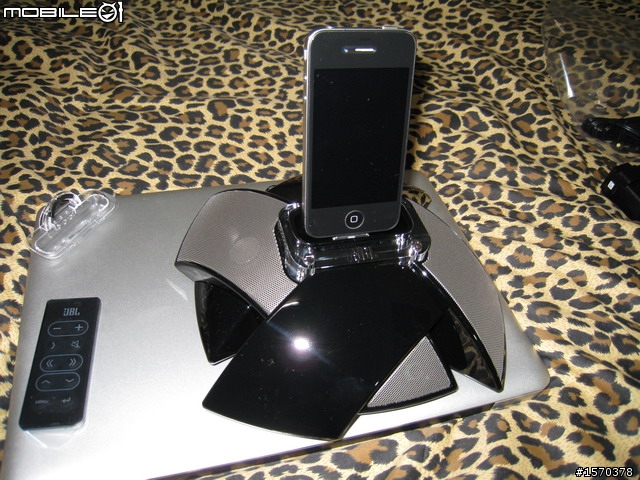[新款四代]    IPHONE4 喇叭DOCK功能 ... JBL On Stage IV 飄洋過海開箱文 ~
