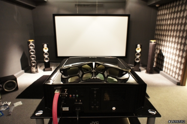首批量產的3D投影機JVC DLA-X3~超高真實對比終於到貨嘍!!(簡易開箱)