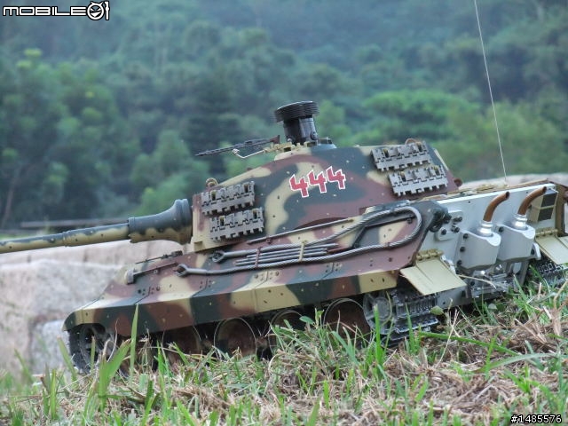 大溪武嶺橋下中正河濱公園的可載人模型車隊