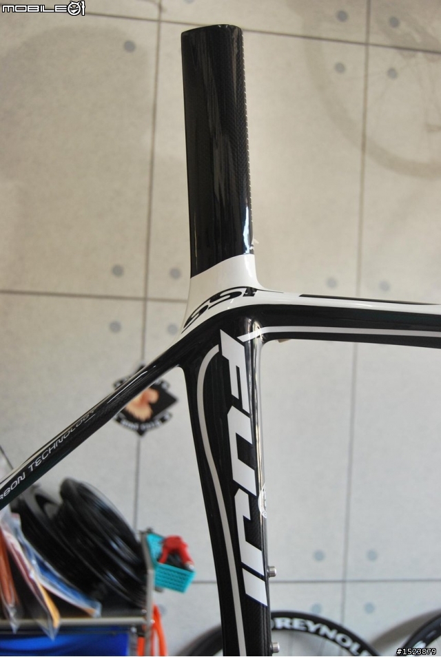 遇見2011年FUJI 首台SST 1.0新車架...............大崩裂登場!!!