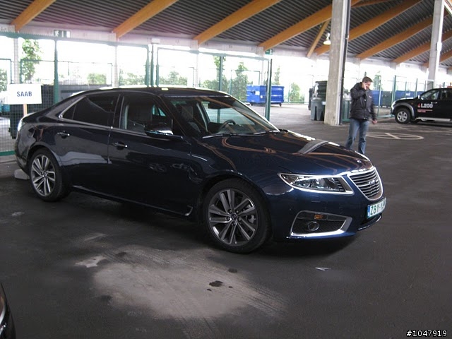 saab 95 外型還是比較棒...