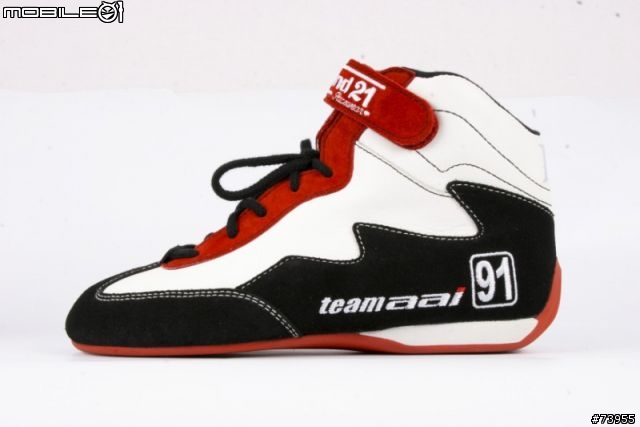 <分享>Stand 21 DaytonaII 專業防火賽車鞋與2010泰國邦盛海灘賽車嘉年華的一些照片