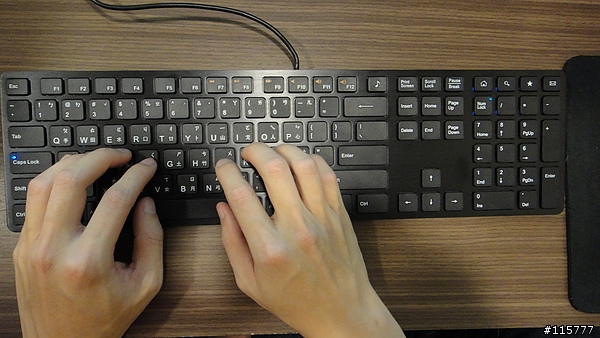 「開箱勸敗文」台灣極度高工藝I-ROCKS 巧克力鍵盤新作KR-6402之看了就想敗下去~台灣加料版