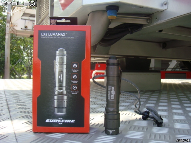 新版的...SUREFIRE LX2 手電筒