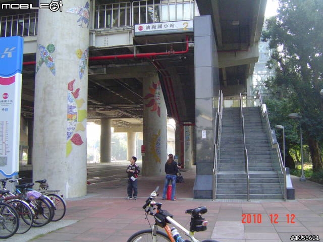 高雄市捷運紅線和橘線各站巡禮