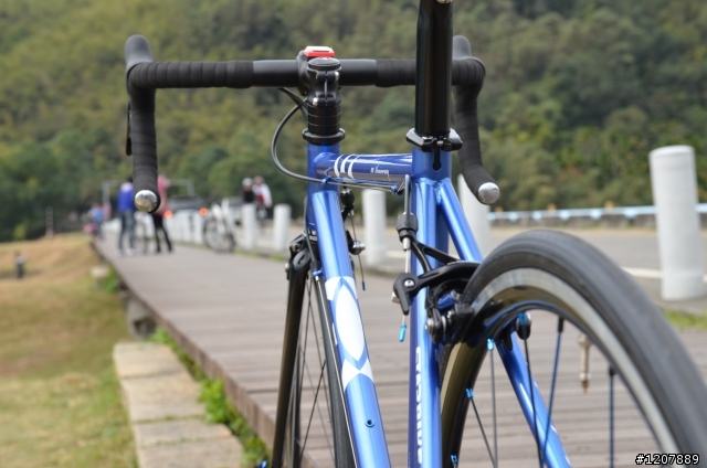 速度驚艷 ! 在日月潭遇見不知名測試車
