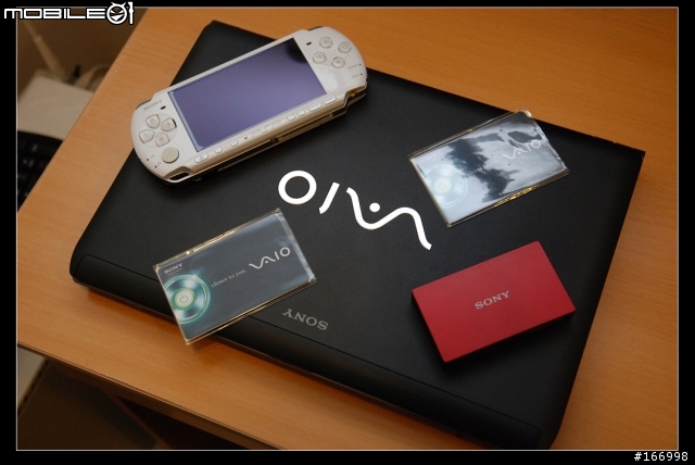[開箱文] 遲來的開箱文~入手超高CV值的SONY VAIO S136~凹到難凹的隱藏版贈品