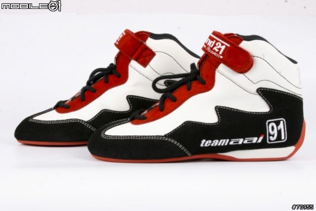 <分享>Stand 21 DaytonaII 專業防火賽車鞋與2010泰國邦盛海灘賽車嘉年華的一些照片