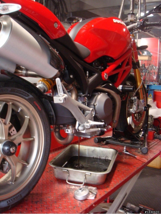 [開箱文] Ducati Monster 1100S