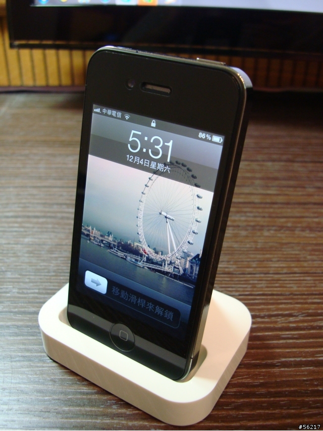 【DIY分享】iphone4 自製邊框貼+DOCK手機支撐架
