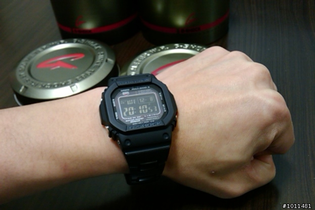 [開箱] 太陽能&電波 CASIO GW-M5600BC & GW-7900B ~黑底反轉液晶風~~