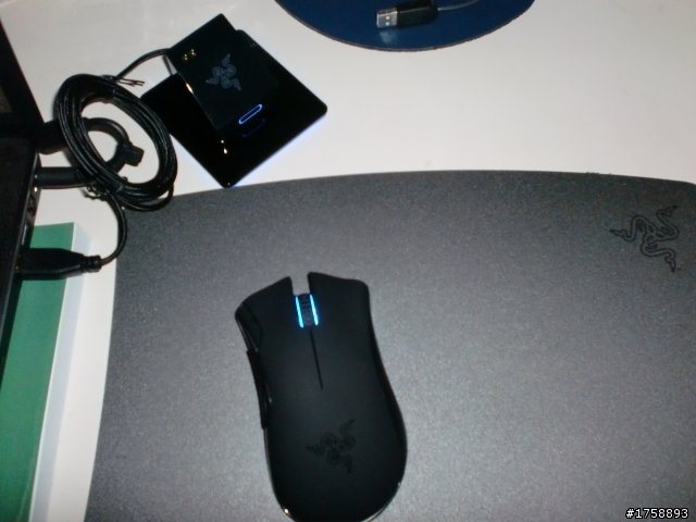 RAZER 曼巴蛇滑鼠及巨蟻鼠墊開箱文