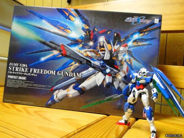PG Strike Freedom 攻擊自由鋼彈 開箱+素組