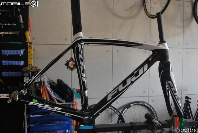 遇見2011年FUJI 首台SST 1.0新車架...............大崩裂登場!!!