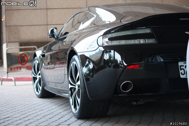 V12 Vantage