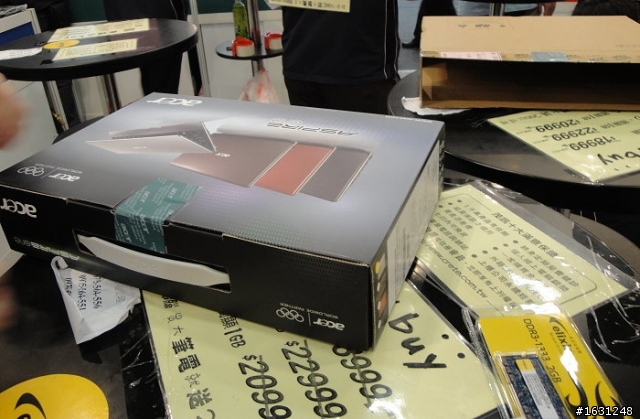 [現領超簡易開箱] 資展買了11.6吋的AO753