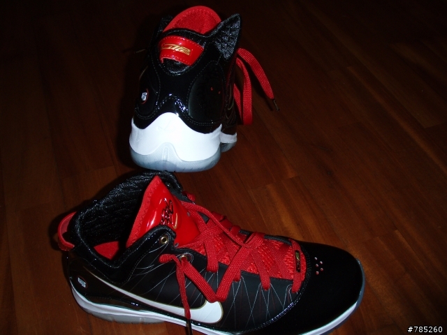 [分享]一雙定價5200的籃球鞋.....LEBRON VII P.S.