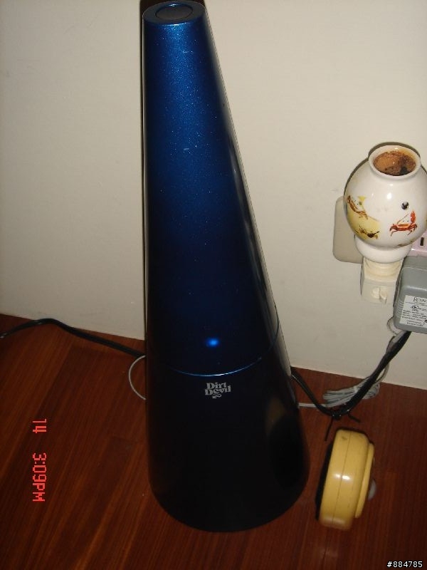 更換 Dirt Devil Kone 吸塵器的電池 Keyword: 更換電池 鎳鎘 鎳氫