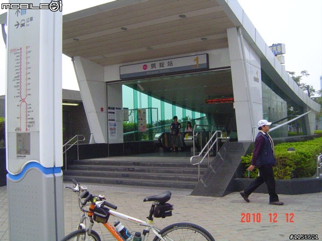 高雄市捷運紅線和橘線各站巡禮