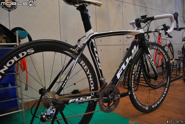 遇見2011年FUJI 首台SST 1.0新車架...............大崩裂登場!!!