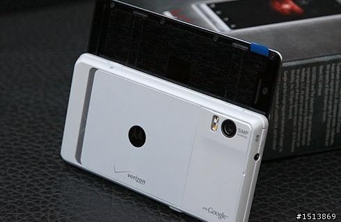 純粹賞圖-一見傾心的雪白Droid 2 Global