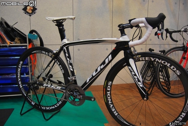 遇見2011年FUJI 首台SST 1.0新車架...............大崩裂登場!!!