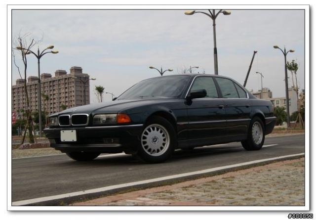 [分享]老兵不死 BMW 728i (E38)