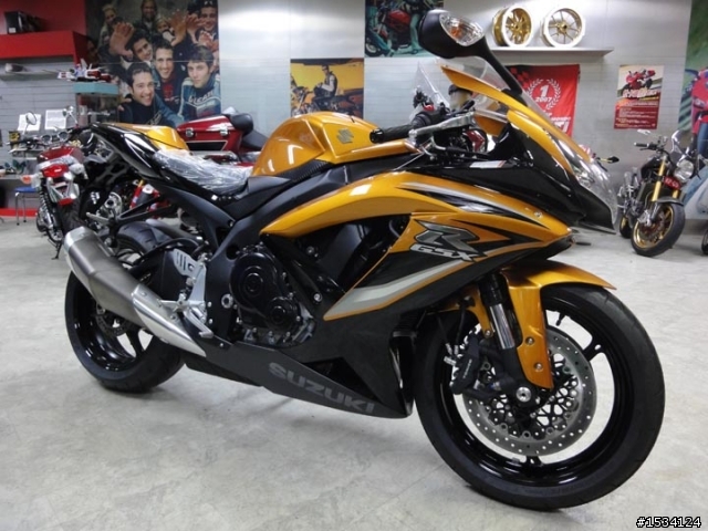 請各位幫忙出個意見  當然 GSX-R750的車主或準車主更佳