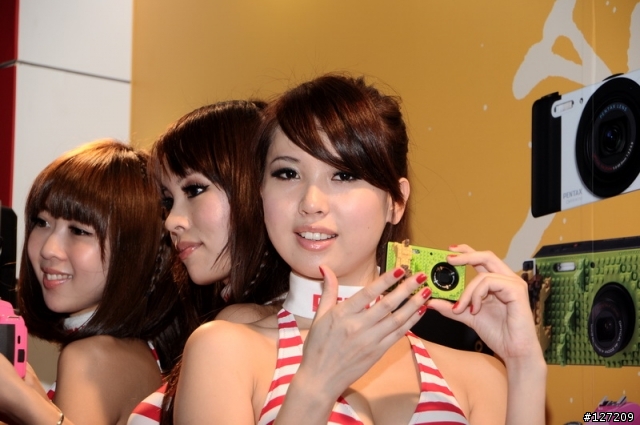 2010.資訊展.展妹分享蓋大摟.圖多(內有藝人小蔓蔓)
