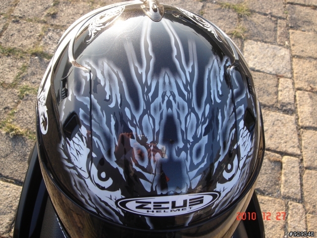 ZEUS-ZS-801 黑賽車手
