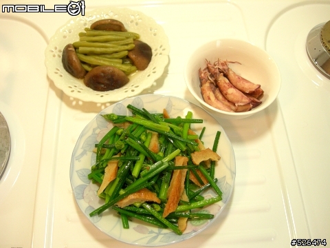 剛煮完早餐哩～～等老公起床吃早餐唷（3月23日便當)