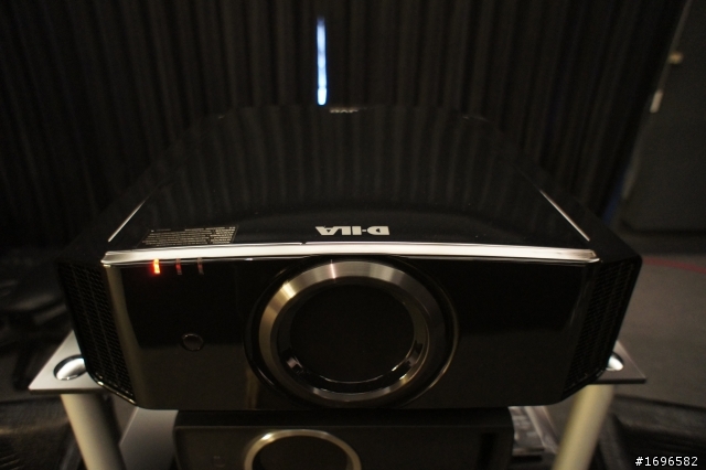 首批量產的3D投影機JVC DLA-X3~超高真實對比終於到貨嘍!!(簡易開箱)