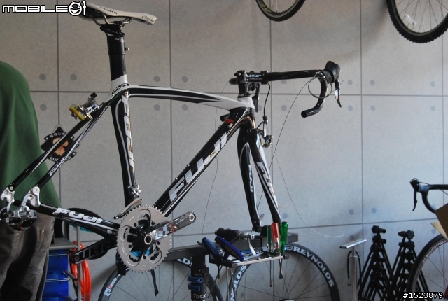 遇見2011年FUJI 首台SST 1.0新車架...............大崩裂登場!!!
