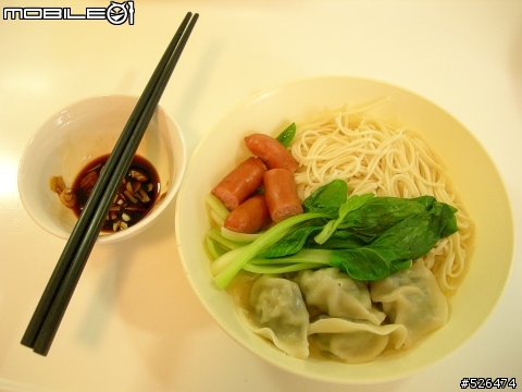 剛煮完早餐哩～～等老公起床吃早餐唷（3月23日便當)