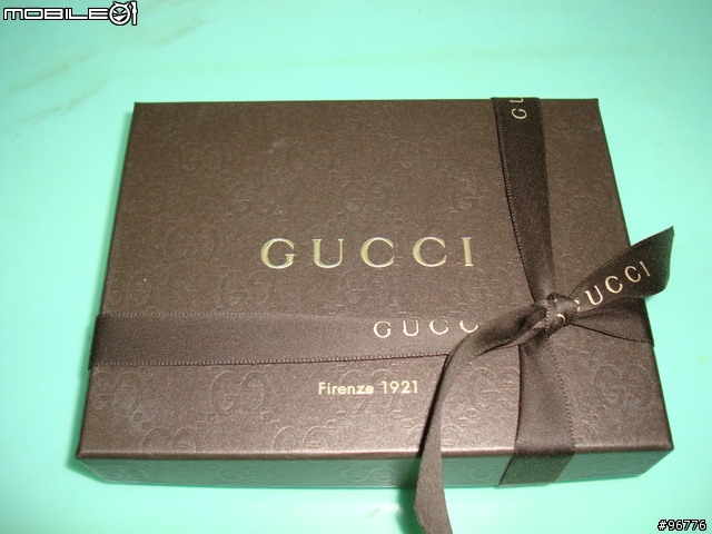 [開箱]GUCCI i Phone 4手機套(補手機放入照片)
