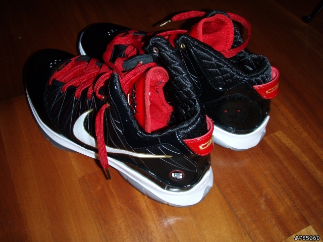 [分享]一雙定價5200的籃球鞋.....LEBRON VII P.S.