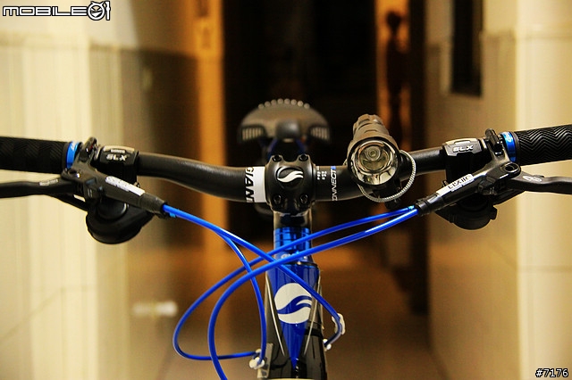 2011 GIANT Trance X2 開箱文 （圖多）2010/12/16 新增爆亮頭燈！2011/03/19 新增GARMIN EDGE 800!