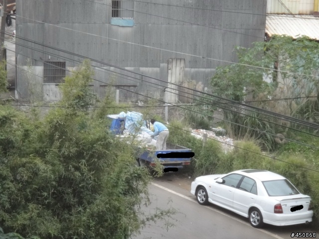 疑似傾倒建築用廢棄物?