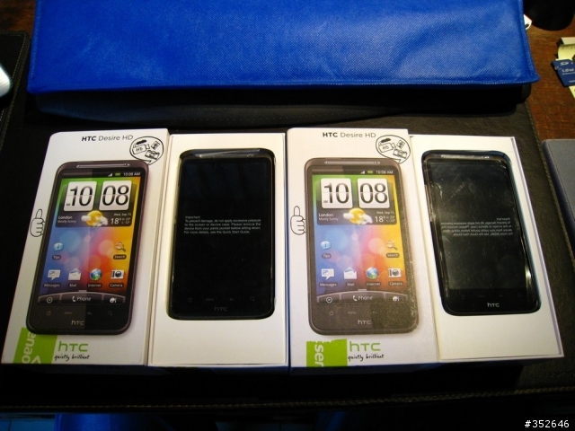 110111新增!!聖誕節的雙DHD入手~新增Case-Mate 雙色保護背蓋+moshi禪黑色保護套+Sony Ericsson MW600藍芽耳機