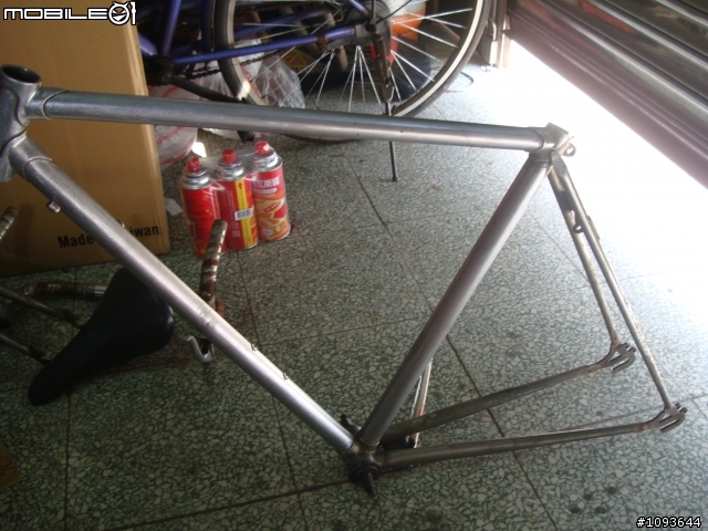 老鋼管翻新[我的假貨colnago，快樂騎乘中]    出沒地:往永安漁港沿途