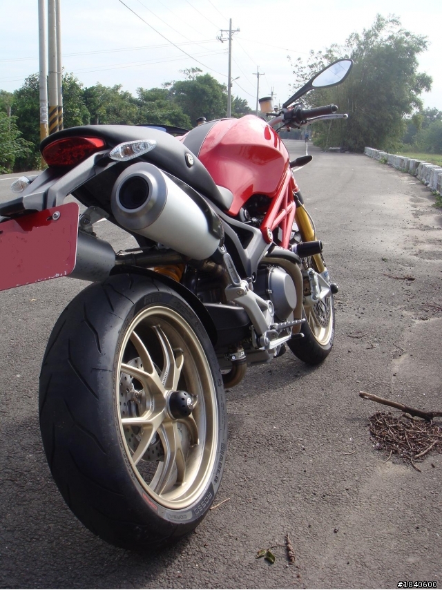 [開箱文] Ducati Monster 1100S