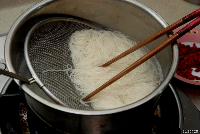 寒冷單人夜晚,DIY來碗熱騰騰的"麻油雞"