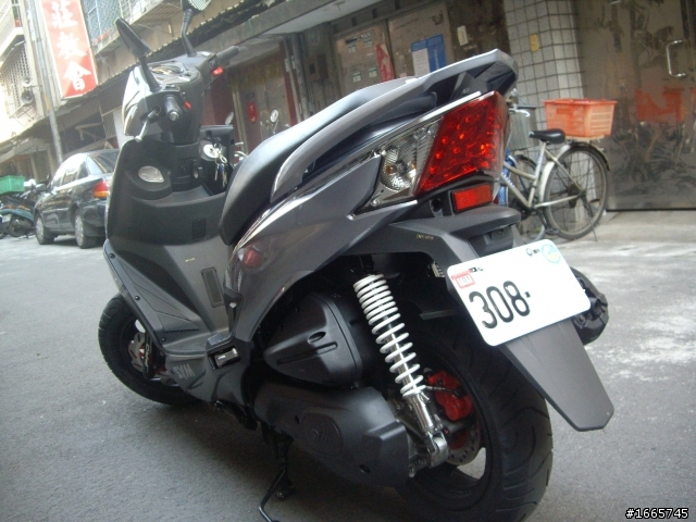 人生中的第一部新機車 New Fighter ZR 分享