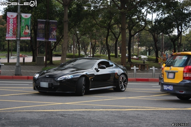 V12 Vantage