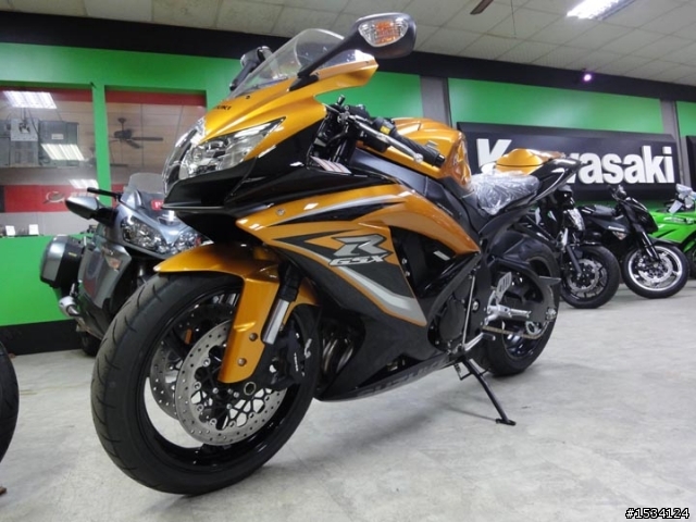 請各位幫忙出個意見  當然 GSX-R750的車主或準車主更佳