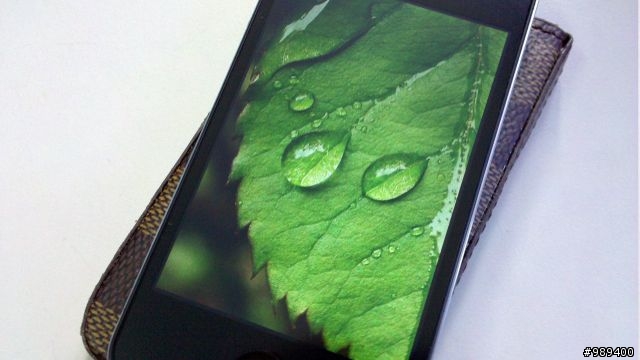 【開箱】遲了一個月的iPhone4開箱--同場加映質感橫格紋皮套與白色防塵塞組